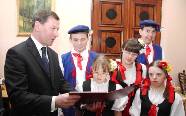 umowa-dzieci-Usmiech_mecenat_DSC_10755