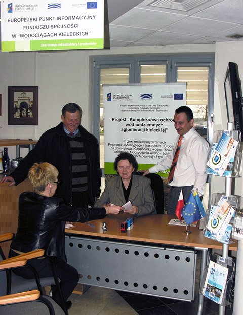 Podpisanie%201%20Um%C3%B3w%20na%20wodoci%C4%85g%20Brzezinki%20v.2%2016.04